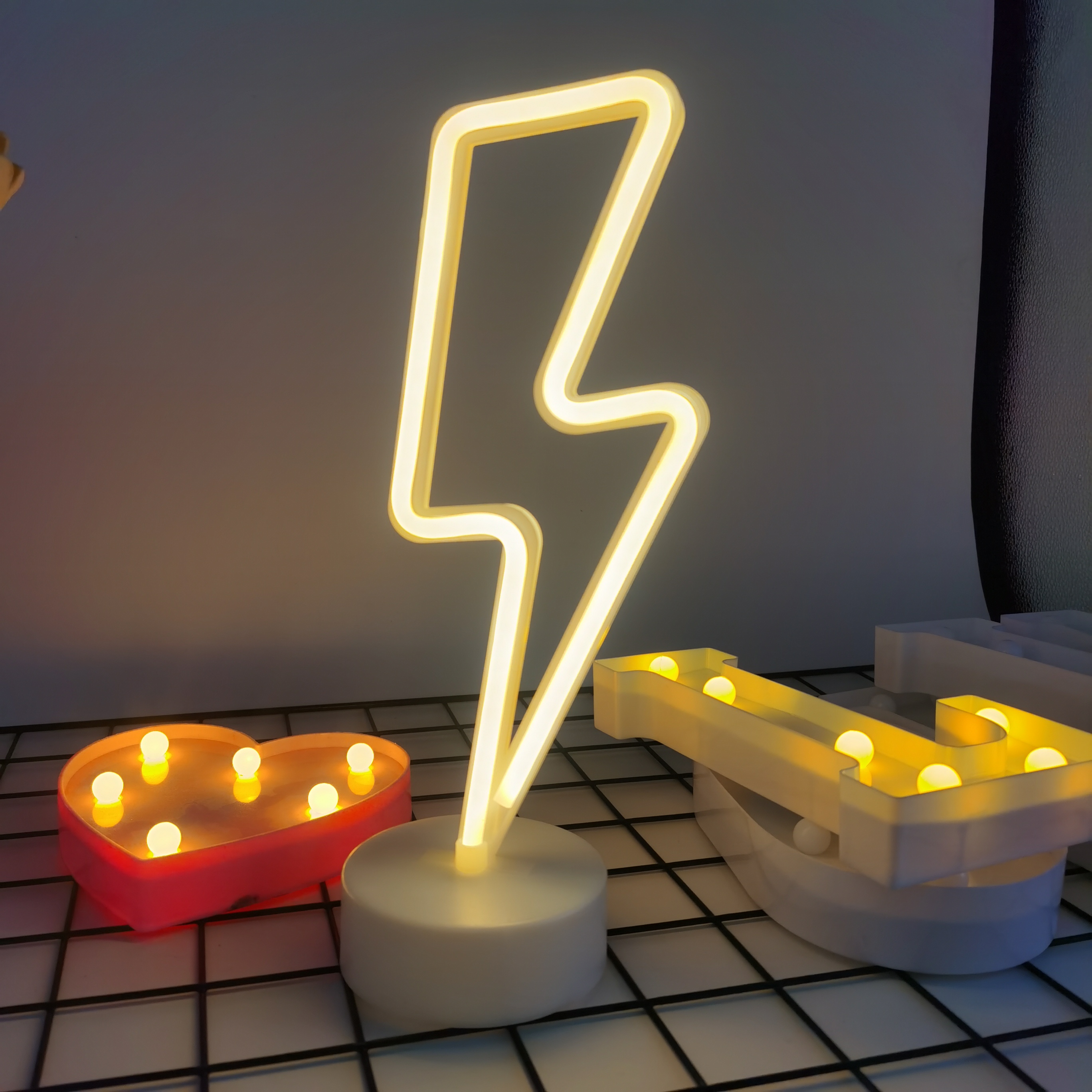 Lightning LED neon light, USB  - Party Games Switch reseña y precio
